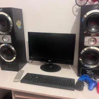 یک عدد کامپیوتر با تمام لوازم جانبی