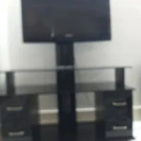 میز به همراه تلویزیون