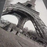 فرش طرح برج ایفل همراه با پادری ست خودش