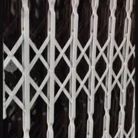 درب آهنی آکاردئونی و در چوبی دولت