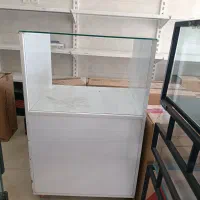 قفسه و پیشخوان ویترینی 1/5متری درحدنو|فروشگاه و مغازه|بهارستان, |دیوار