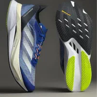 کفش|کیف، کفش، کمربند|چالوس, |دیوار