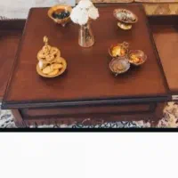 میز بزرگ جلو مبلی