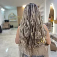 خدمات تخصصی رنگ و لایت مو