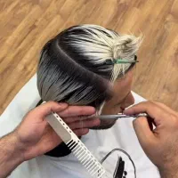 یه ارایشگاه مردانه جا افتاده بفروش میرسد با وسایل