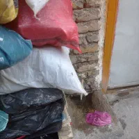 مقداری لباس کهنه
