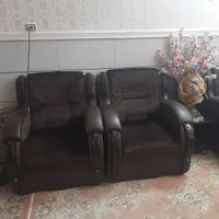 مبل ۷نفره راحتی بامیزعسلی جنس چرم مخمل بادوام|مبلمان خانگی و میز عسلی|قم, نیروگاه|دیوار
