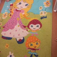 فرش اتاق کودک دختر توت فرنگی