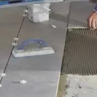 کاشی‌کار و سنگکار جوان و با دقت.تحویل سریع و تمیز