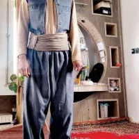 ۱۰۰۰۰۰۰|میز و صندلی غذاخوری|صحنه, |دیوار