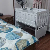 گهواره کنار تخت مادر|تخت و صندلی بچه|تهران, بلورسازی|دیوار