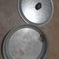ظرف فلزی در دار