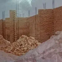 منزل نیمه کاره سقف زده و پلاستر شده