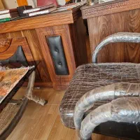 به یک خانم فروشنده نیازمندم