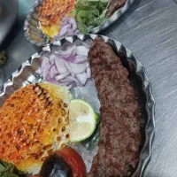 کمک آشپز، کباب پز، سالن کار