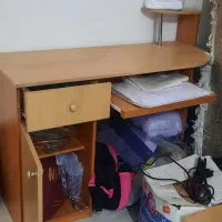 میز تحریر و کامپیوتر