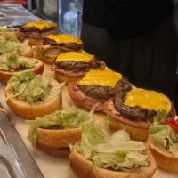 ساندویچ گریل کار، پیتزا زن|استخدام خدمات فروشگاه و رستوران|بندرعباس, |دیوار