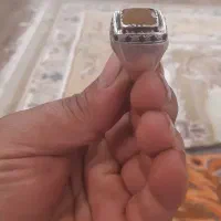 انگشتر‌ یاقوت‌ زرد‌ دست‌ ساز‌