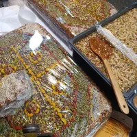 فروشنده خانم برای نمایشگاه