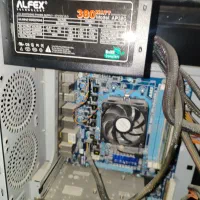 کیس سالم به همراه مانیتور قدیمی