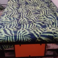 تخت فلزی