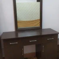 میز ارایشی با آینه و دوعدد پاتختی|تخت و سرویس خواب|سنندج, |دیوار