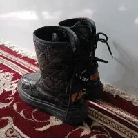 پوتین|کفش و لباس بچه|شیراز, سیاه سنگ|دیوار