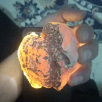 سنگ باارزش بسیارزیباه.نورداخلش بسیار زیبا