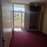 مقداری موکت در دو رنگ