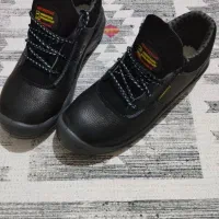 یک کفش کار سایز ۳۹