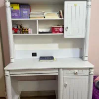 یک عددمیزتحریرباصندلی