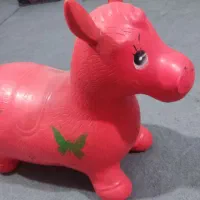 اسب بادی قرمزدرحدنووعروسک دختر بزرگ درحدنو