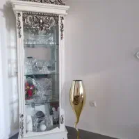 ویترین  و گلدان