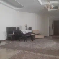 پرستار خانم برای مادرم