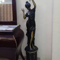 دوعدد مجسمه برنز کنار سالنی|مجسمه، تندیس، ماکت|تهران, جنت‌آباد جنوبی|دیوار