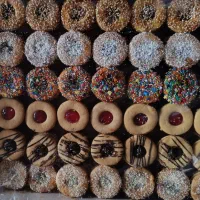 فروش انواع کیک وشیرینی کارتنی وفله به قیمت مغازه|خوردنی و آشامیدنی|تربت جام, حافظ|دیوار