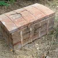 صندوق قدیمی آهنی