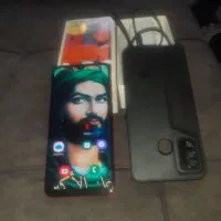 گوشی a 20سامسونگ تیم و۳۲ کیک قرمز