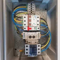 اجرای برق صفر تا صد پروژه های بیمارستانی و درمانی