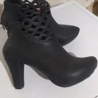 کفش مجلسی|کیف، کفش، کمربند|اسفراین, |دیوار