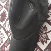 کلاه چرم اصل// و بوق 12 صدا سالم به فروش می‌رسد