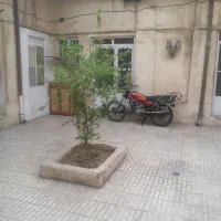 یک اتاق بیست متری در خانه حیاطی فقط یک نفر