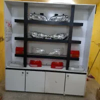 تعدادی قفسه و ویترین mdf و  قفسه فلزی