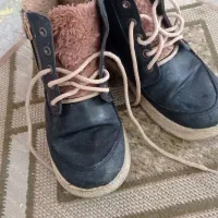 کفش بچه گانه سایز ۳۲ در حد نو