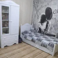 تخت به همراه تشک و کمد سالم در حد نو