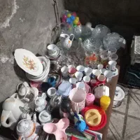 تعدادی ظروف شیشه ای سالم تعدادی استکان لیوان و....