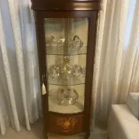 گنجه معرق در حد نو و مبل و غذاخوری