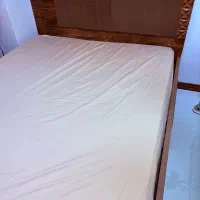 تخت دو نفره به همراه تشک+جاکفشی+میز تلوزیون