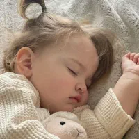 نگهداری از دختر بچه