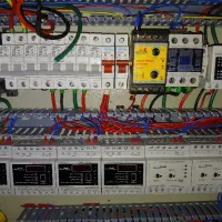برقکار هوشمند با تیمی مجرب
